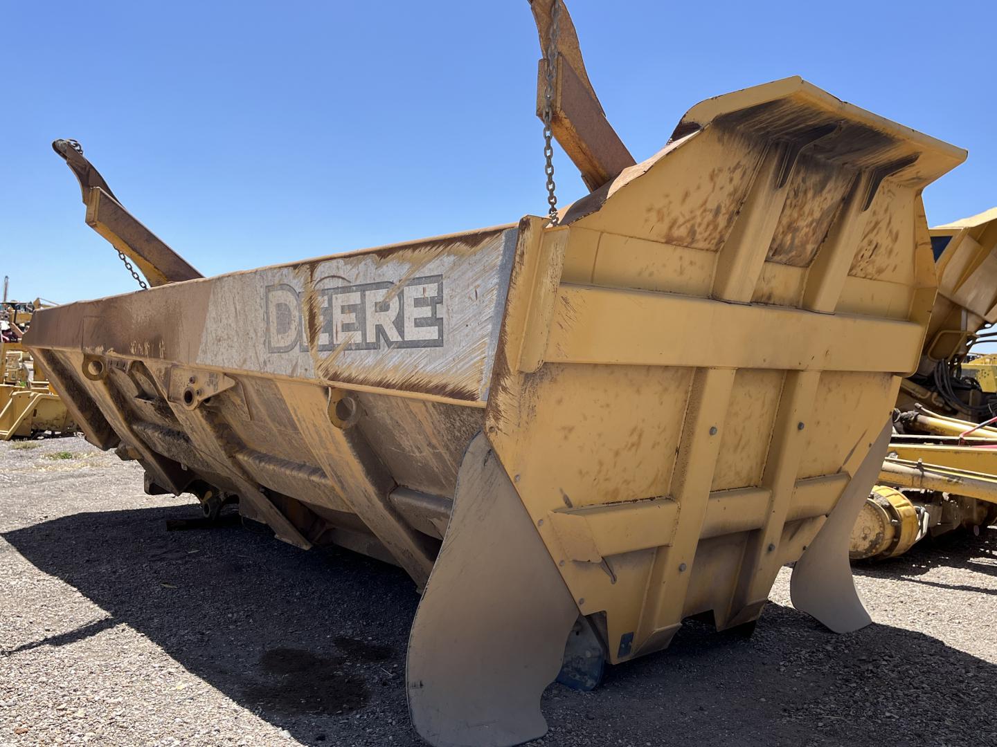 ./imagenes/INVOICE/2019/17453/DOMPE ARTICULADO JOHN DEERE 400D (47).JPG